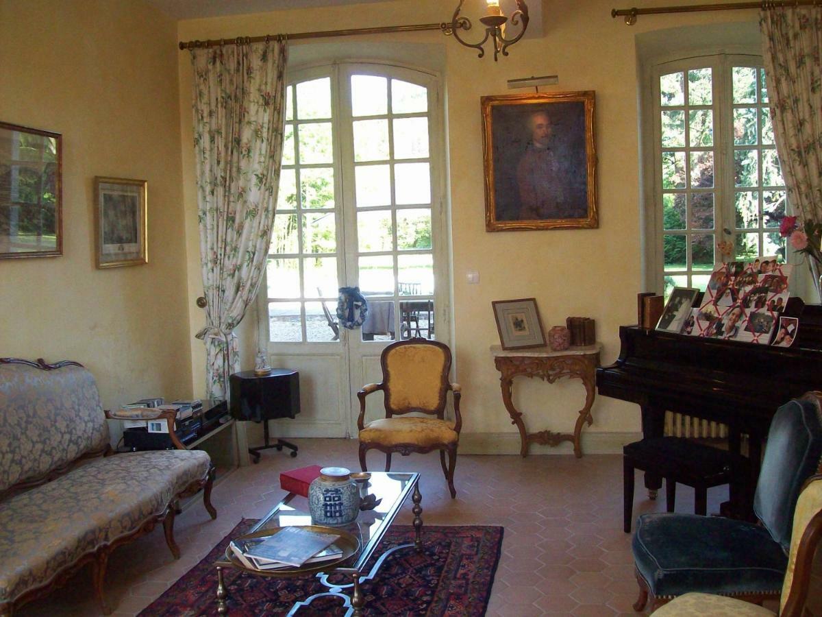 Chateau La Gentilhommiere Du Puits Notre-Dame 30 Rue De L'Eglise 24110 Saint Leon Sur L'Isle Bagian luar foto