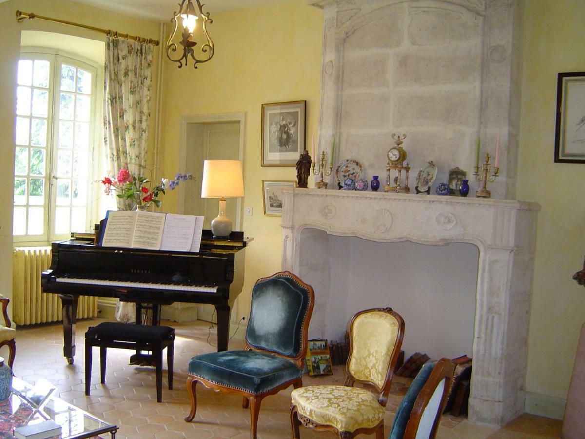 Chateau La Gentilhommiere Du Puits Notre-Dame 30 Rue De L'Eglise 24110 Saint Leon Sur L'Isle Bagian luar foto