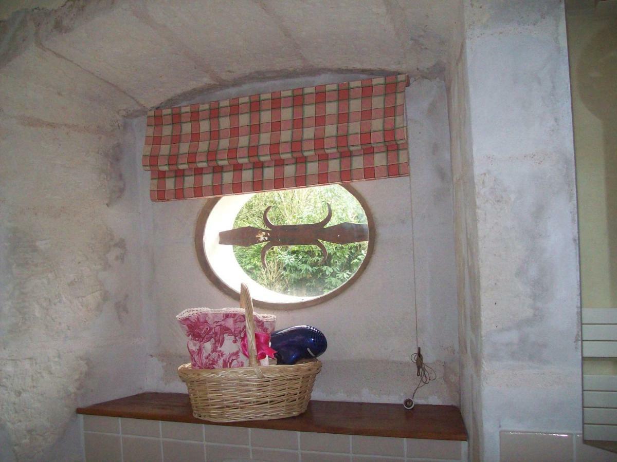 Chateau La Gentilhommiere Du Puits Notre-Dame 30 Rue De L'Eglise 24110 Saint Leon Sur L'Isle Bagian luar foto
