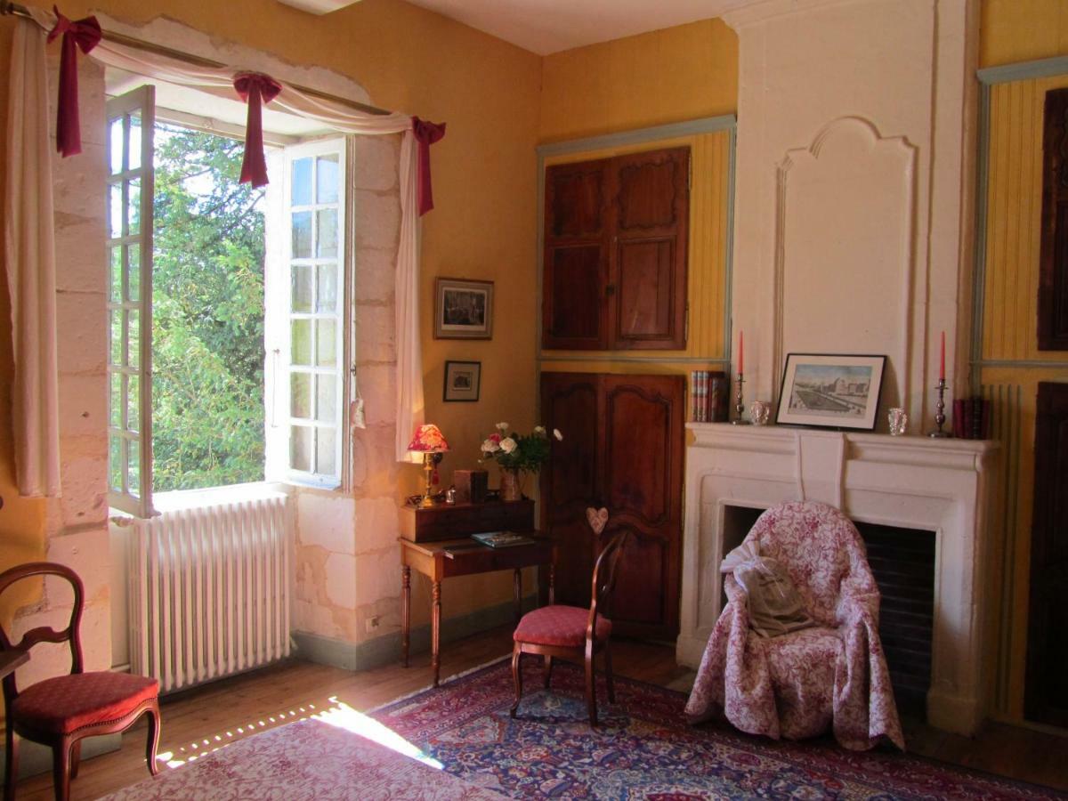Chateau La Gentilhommiere Du Puits Notre-Dame 30 Rue De L'Eglise 24110 Saint Leon Sur L'Isle Bagian luar foto