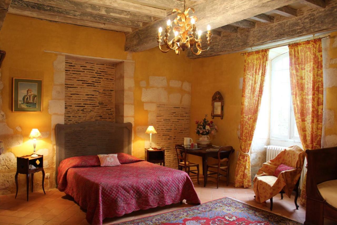 Chateau La Gentilhommiere Du Puits Notre-Dame 30 Rue De L'Eglise 24110 Saint Leon Sur L'Isle Bagian luar foto