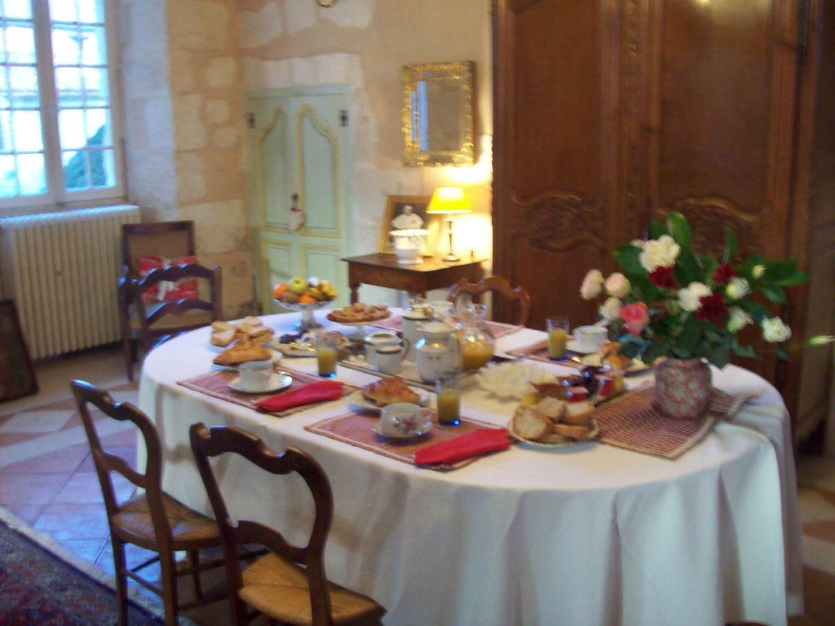 Chateau La Gentilhommiere Du Puits Notre-Dame 30 Rue De L'Eglise 24110 Saint Leon Sur L'Isle Bagian luar foto